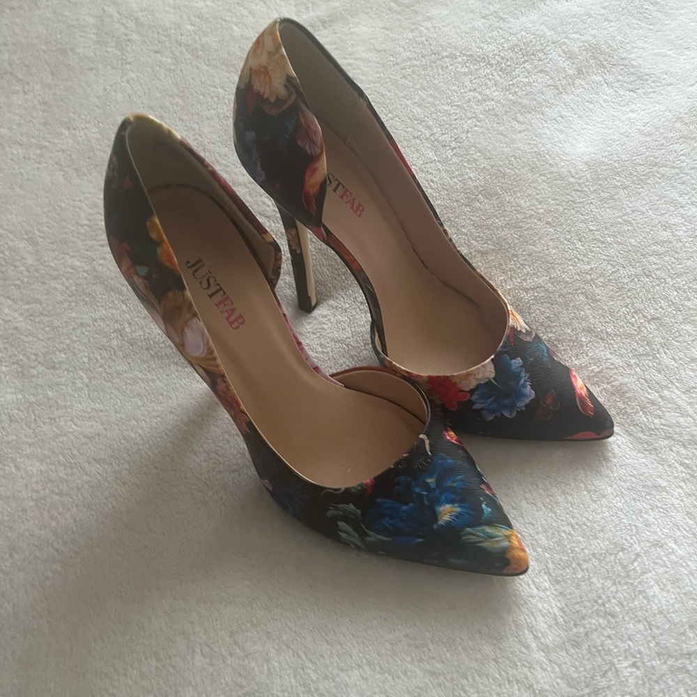 JustFab Black Heels with Elegant Stiletto Design